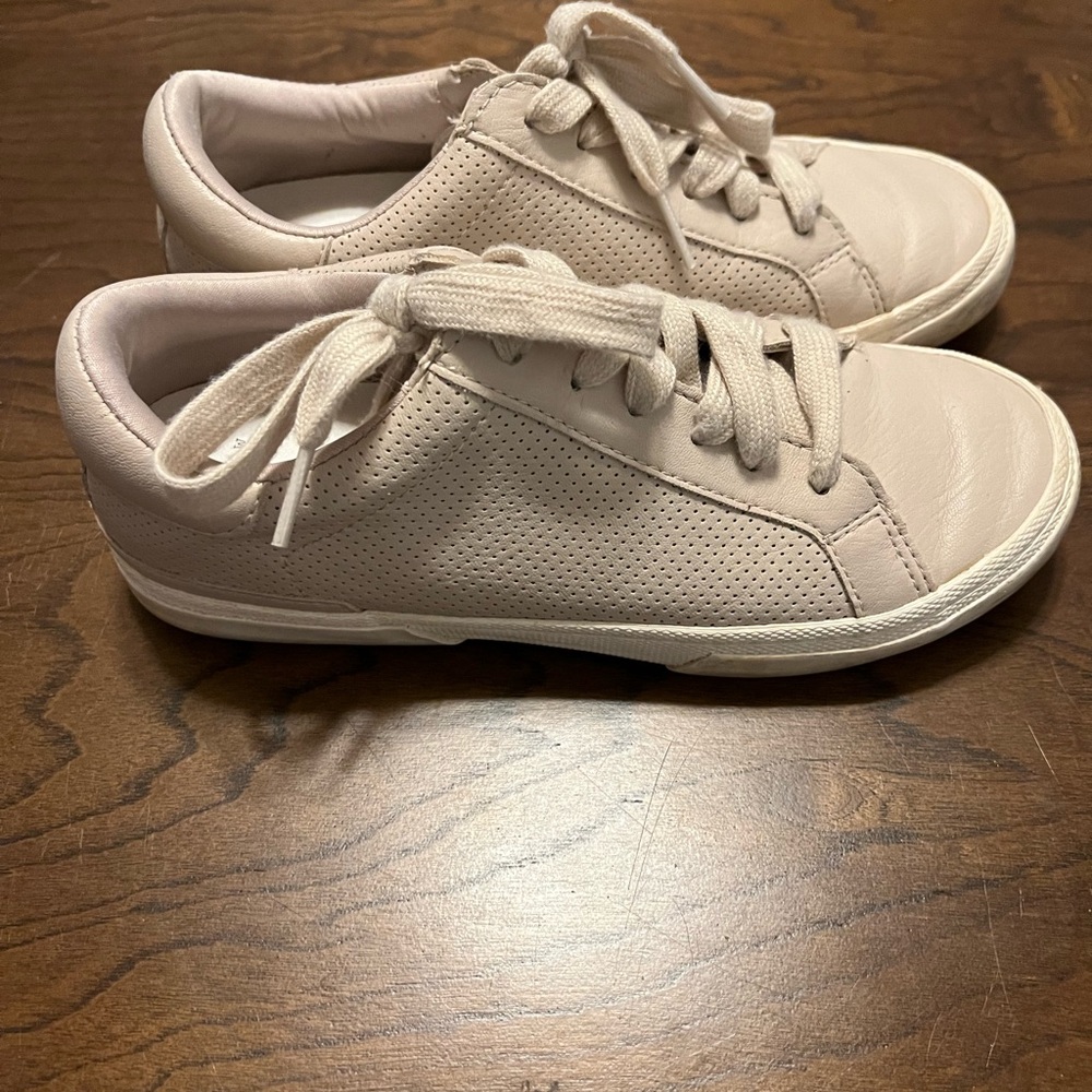 Target brand shoes
Women’s 6.5